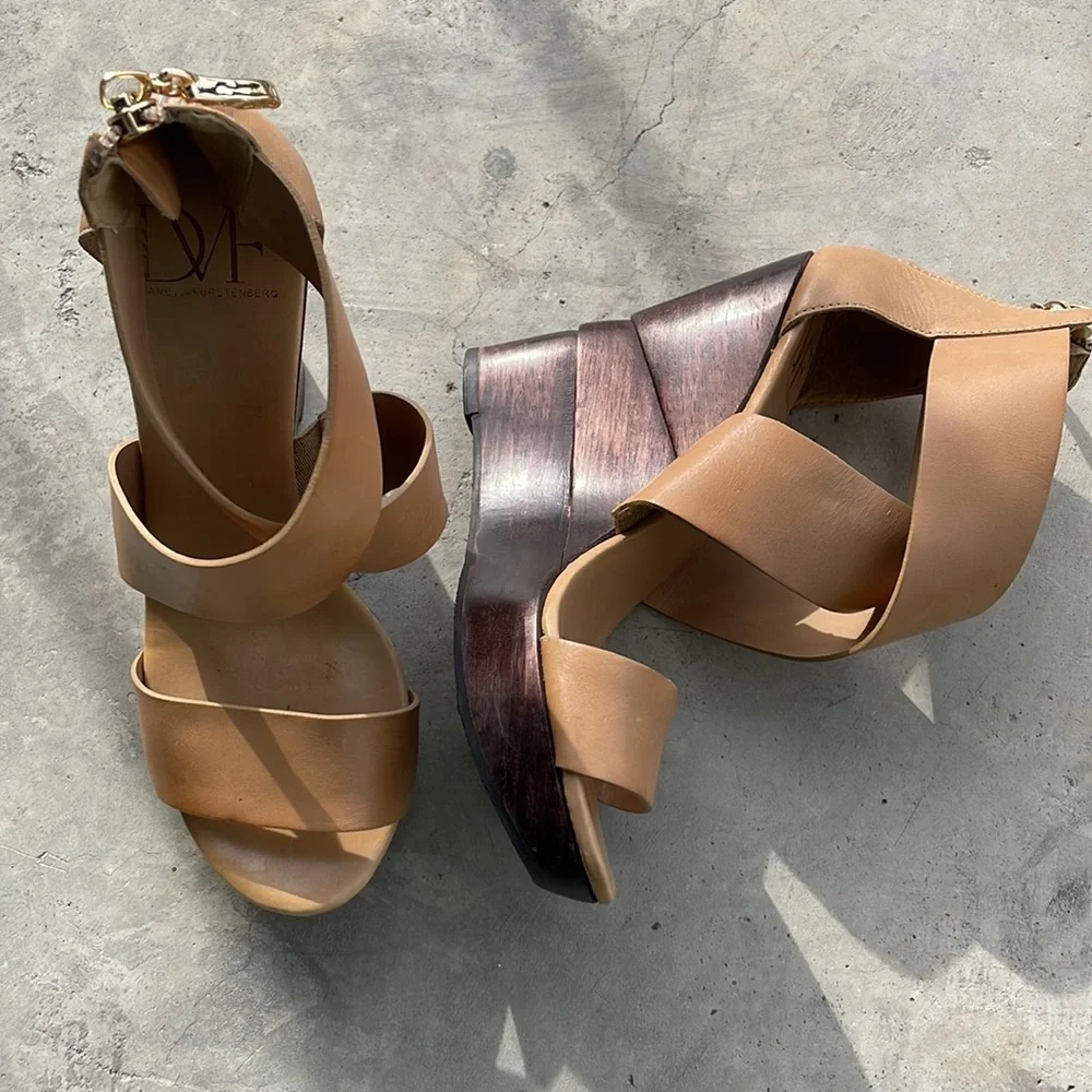 Diane von Furstenberg Opal Wedge size 6